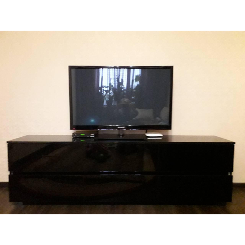 Біла глянцева тумба під телевізор “Glоss“ 2 м.